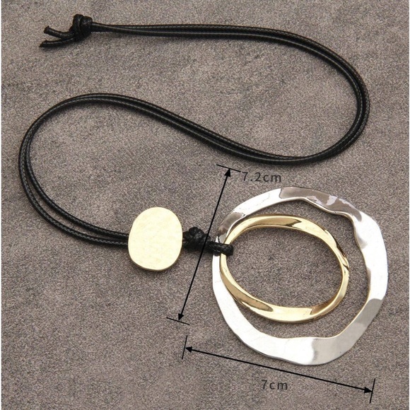 New two large ring shaped necklace - Picture 4 of 4